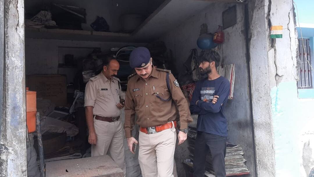 Gaya Blast: गया में कचरे के ढेर में विस्फोट, एक घायल, बम डिस्पोजल स्क्वायड टीम को दी गई सूचना Gaya News Shopkeeper injured in blast in garbage shop in Bihar ann Gaya Blast: गया में कचरे के ढेर में विस्फोट, एक घायल, बम डिस्पोजल स्क्वायड टीम को दी गई सूचना