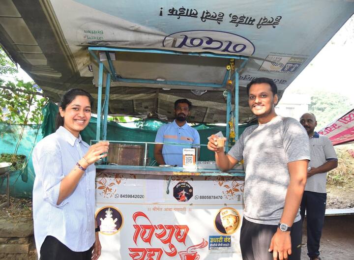 बारामती शहरातील पुनावाला गार्डन समोरील पियुष चहा स्टॉलला भेट देऊन गरमागरम चहाचा आस्वाद घेतला. तसेच त्यांच्या व्यावसायिक वाटचालीसाठी शुभेच्छा दिल्या.