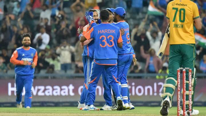 ভারতের ২৮৩ রানের জবাবে দক্ষিণ আফ্রিকা মাত্র ১৪৮ রানে অল আউট হয়ে যায়। ১৩৫ রানের ব্যবধানে হার দক্ষিণ আফ্রিকার ইতিহাসের সবথেকে বড় পরাজয়। ছবি:বিসিসিআই/আইসিসি