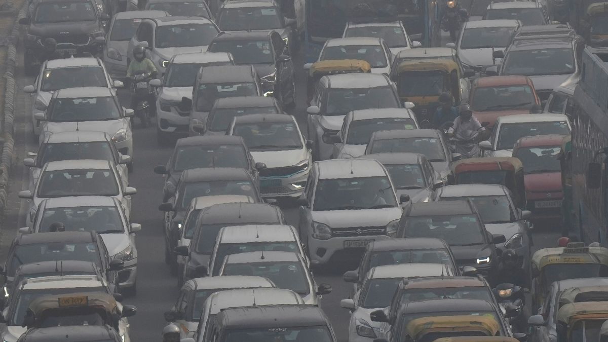 Pollution Still Has Delhi In Chokehold As Temperature Drops To Season's Lowest