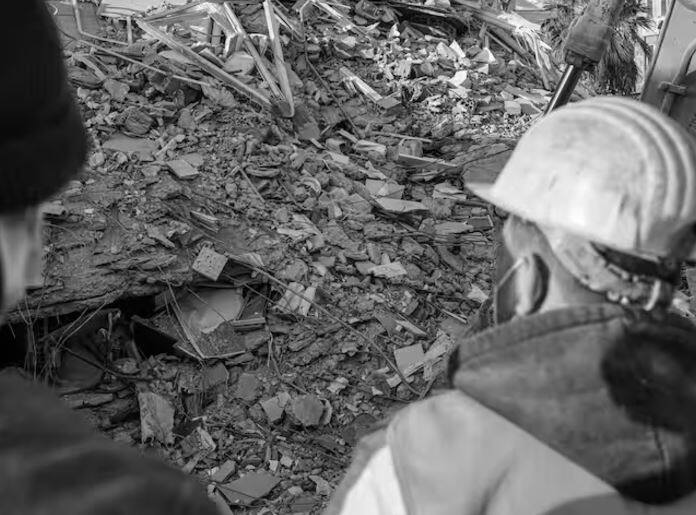 ਹਾਲ ਹੀ ਦੇ ਵਿਗਿਆਨਕ ਅਧਿਐਨਾਂ ਨੇ ਦਿਖਾਇਆ ਹੈ ਕਿ ਭੁਚਾਲਾਂ ਅਤੇ ਸੋਨੇ ਦੇ ਨਿਰਮਾਣ ਵਿੱਚ ਇੱਕ ਹੈਰਾਨੀਜਨਕ ਸਬੰਧ ਹੈ। ਇਹ ਸਬੰਧ ਇੱਕ ਵਿਗਿਆਨਕ ਸਿਧਾਂਤ 'ਤੇ ਅਧਾਰਤ ਹੈ ਜਿਸਨੂੰ ਪੀਜ਼ੋਇਲੈਕਟ੍ਰਿਕ ਪ੍ਰਭਾਵ ਕਿਹਾ ਜਾਂਦਾ ਹੈ।