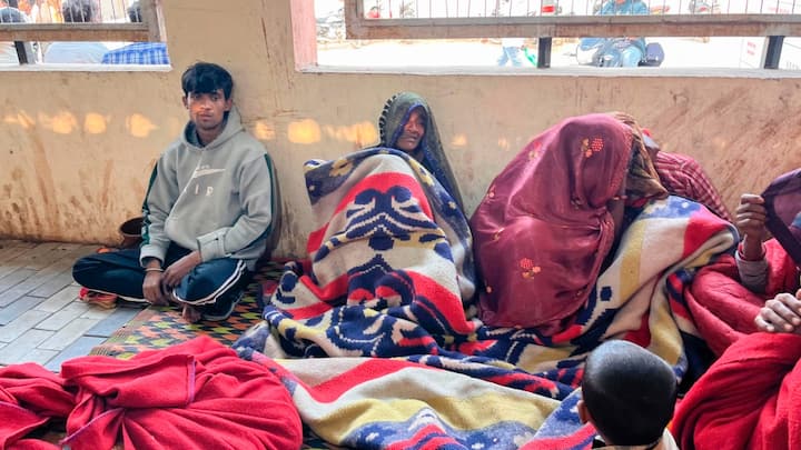 उन्होंने कहा कि आग में से 39 बच्चों को रेस्क्यू कर लिया गया है. सभी बच्चों की हालत स्थिर है. घटना में 10 बच्चों की मौत हुई है, जिनमें से 3 बच्चों की पहचान अभी नहीं हो पाई है. सचिन माहोर ने कहा कि हमने जितनी कोशिश की जा सकती थी हमने की, सभी बच्चों को सकुशल बाहर निकाला गया. फिर भी दस बच्चों की मौत हो गई.