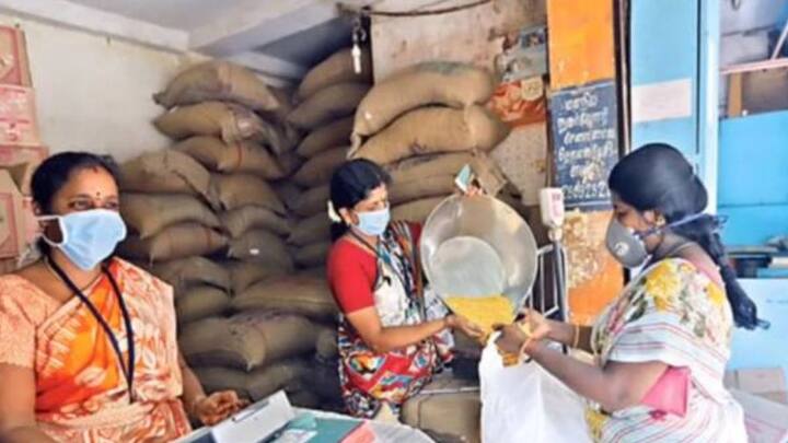 দিনে দুবেলা ভালমত খাওয়া জোটে না বহু মানুষের, তাদের কথা মাথায় রেখে বিনামূল্যে চাল, গম ইত্যাদি সামগ্রী দেওয়া হয় রেশন প্রকল্পে।