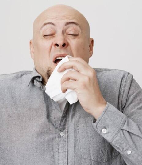 Health Expert ਅਨੁਸਾਰ ਦੱਸਿਆ ਗਿਆ ਹੈ ਕਿ ਇਹ ਐਲਰਜੀ ਉਦੋਂ ਹੁੰਦੀ ਹੈ ਜਦੋਂ ਸਾਡੀ ਇਮਿਊਨ ਸਿਸਟਮ ਕੁੱਝ ਤੱਤਾਂ ਨੂੰ ਨੁਕਸਾਨਦੇਹ ਸਮਝਦੀ ਹੈ ਅਤੇ ਉਨ੍ਹਾਂ ਦੇ ਪ੍ਰਤੀਕਰਮ ਵਜੋਂ ਰਸਾਇਣ ਛੱਡਦੀ ਹੈ।