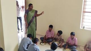 'நீங்கள் வரும்போது மட்டும்தான் உணவு நன்றாக இருக்கும்' - ஆட்சியரிடம் புகார் அளித்த பழங்குடி மாணவர்கள்
