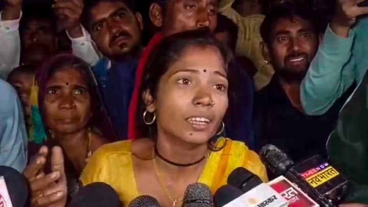 चश्मदीदों का कहना है घटना के बाद आग की स्थिति बेकाबू हो गई. आग की लपटें इतनी तेज थी कि बच्चों को बाहर नहीं निकाला जा सका. हादसे में घायल बच्चों का इलाज किया जा रहा है.