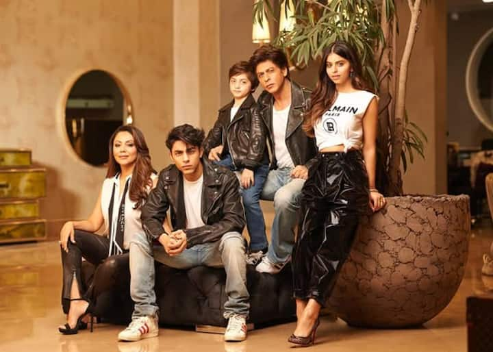 Let us tell you that Shahrukh Khan and Gauri, residents of Delhi, got married in the year 1991. The couple has three children, Aryan Khan, Suhana Khan and Abram Khan.