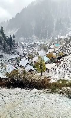 कश्मीर में सीजन की पहली बर्फबारी, बर्फ की चादर से सफेद हुई घाटी, सामने आईं खूबसूरत तस्वीरें
