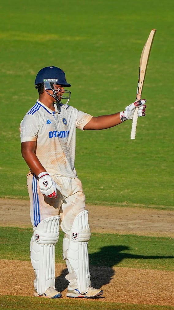 ১৩ বছরেই আইপিএল নিলামে উঠছেন সচিনের রেকর্ড ভাঙা তরুণ