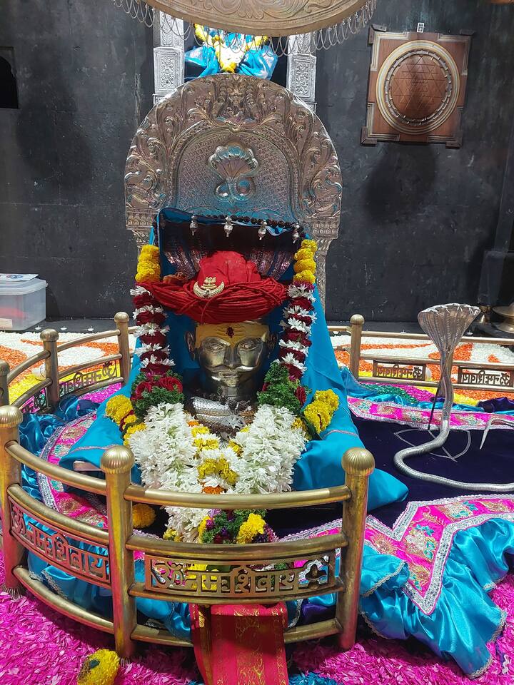 भगवान शंकराने या दिवशी तारकासुराच्या तिन्ही पुत्रांचा, म्हणजे त्रिपुरांचा बीमोड केला, असुर शक्तीचा नाश झाल्यामुळे देवदेवतांनी भीमाशंकरला दीपोत्सव केला होता. हीच परंपरा आजही तशीच सुरू आहे.