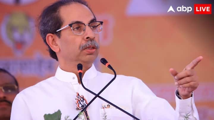 सिराजुद्दीन खान ने कहा कि कोरोना कल में महाराष्ट्र में सारे इंतजाम किए गए. मुसलमान भाइयों ने कोरोना कल में लाशों को अग्नि भी दी और दफनाया भी. इसका पूरा श्रेय उद्धव ठाकरे को जाता है क्योंकि वह अच्छे और नर्म दिल इंसान है.