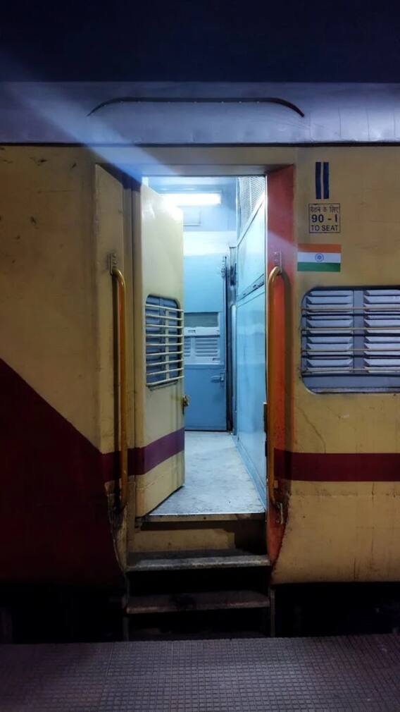चलती ट्रेन में कैसे लगा सकते हैं खाली सीट का पता?