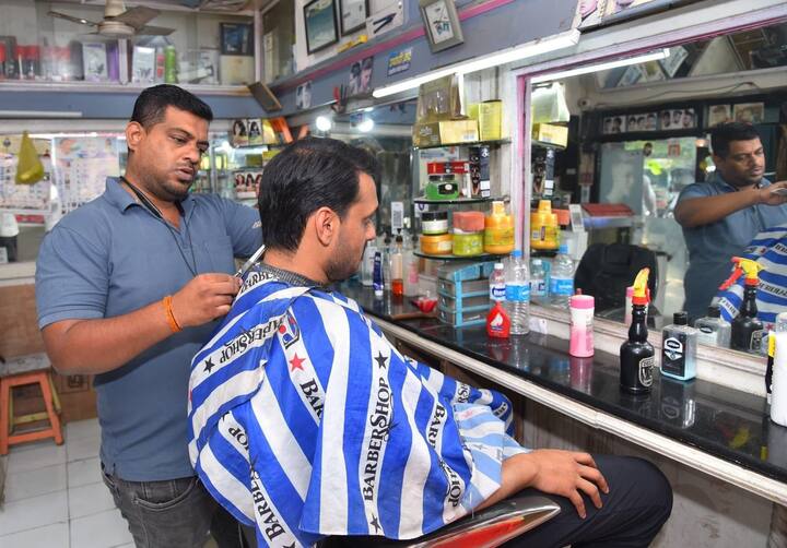 युगेंद्र पवार यांनीही प्रचारसभा आणि गावभेटींमधून मतदारसंघ पिंजून काढला असून आज सकाळी त्यांनी आत्या सुप्रिया सुळे यांच्या मुलीसोबत म्हणजे आतेबहिणीससह मॉर्निंग वॉक केला.