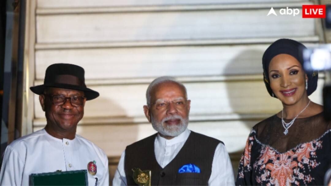 तीन देशों के दौरे पर नाइजीरिया पहुंचे पीएम मोदी, राष्ट्रपति अहमद टीनूबू ने किया भव्य स्वागत PM Modi arrives in Nigeria on three-nation tour President Ahmed Tinubu gives grand welcome तीन देशों के दौरे पर नाइजीरिया पहुंचे पीएम मोदी, राष्ट्रपति अहमद टीनूबू ने किया भव्य स्वागत