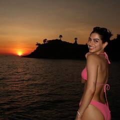 बिकिनी पहन खुशी कपूर ने गर्ल गैंग संग की मस्ती, समुंदर किनारे फ्लॉन्ट किया फिगर, कहा- No Boys Allowed