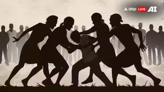 Sonbhadra News: इंटर कॉलेज के पूर्व छात्र ने बाथरूम पास लगाया था कैमरा, जानकारी होते ही छात्राओं ने कर दी युवक की धुनाई