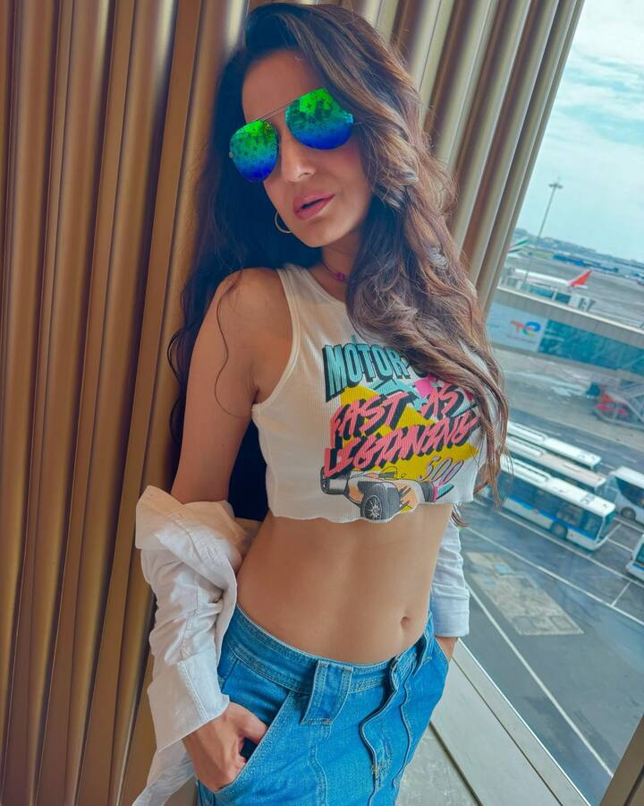 अमीषा पटेल ने साल 2000 में आई रोमांटिक थ्रिलर फ़िल्म 'कहो ना प्यार है' से बॉलीवुड में डेब्यू किया था. जिसमें वो ऋतिक रोशन संग नजर आई थी.