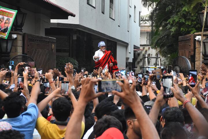 बिग बी का ये अंदाज फैंस को काफी पसंद आ रहा है. कमेंट सेक्शन में हर कोई उनकी जमकर तारीफ करता हुआ नजर आ रहा है.