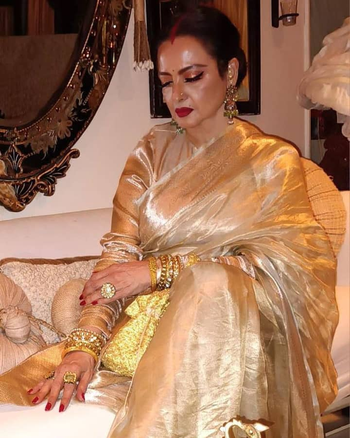 Rekha is a veteran actress of Hindi cinema. Who has given many hit films in his career so far.