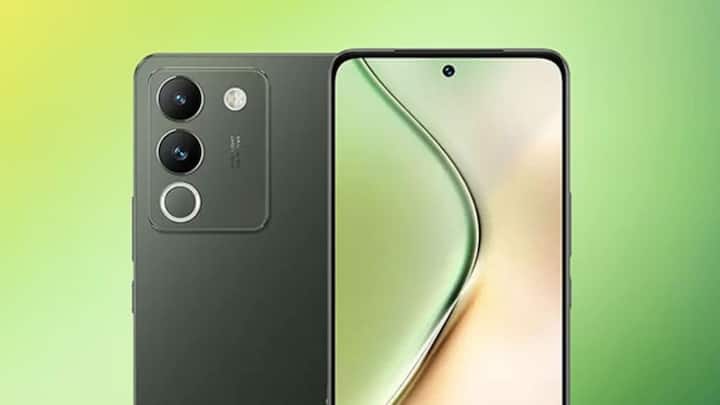 माना जा रहा है कि वीवो के इस फोन में 6.67 इंच का AMOLED डिस्प्ले उपलब्ध कराया जा सकता है. ये डिस्प्ले 120Hz के हाई रिफ्रेश रेट को सपोर्ट करेगा.