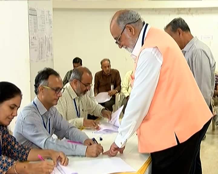 Voting for Rajkot Civil Cooperative Bank begins, voting for 15 directors posts Election : રાજકોટ નાગરિક સહકારી બેંકની ચૂંટણીનું મતદાન શરૂ,15 ડિરેક્ટરો પદ માટે વોટિંગ