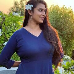 Kasthuri Shankar Arrested: చెవిలో పూవు పెట్టిన కస్తూరి శంకర్..అప్పటి ఫొటోస్ ఇప్పుడు వైరల్!