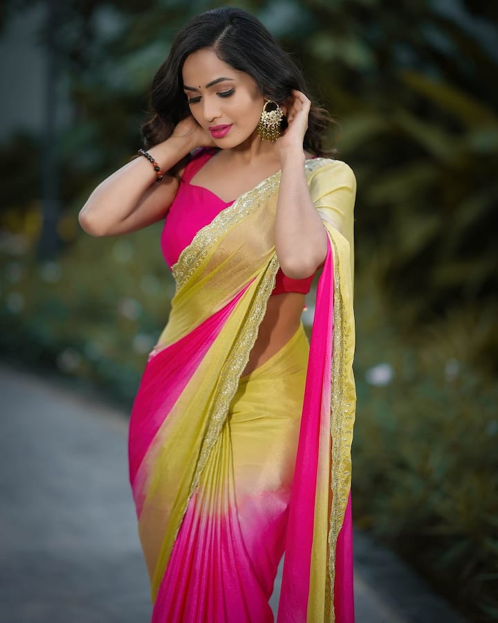 బిగ్​బాస్​లో శోభా శెట్టి ఏ రేంజ్​లో ఆడుతుందో తెలుగు ప్రేక్షకులకు తెలిసిందే. కన్నడ అమ్మాయిగా తెలుగు బిగ్​బాస్​లోకి వచ్చి.. సీరియల్​ బ్యాచ్​ని క్రియేట్ చేసి ఈమె చేసిన రచ్చ అంతా ఇంతా కాదు. (Image Source : Instagram/Shobha Shetty)