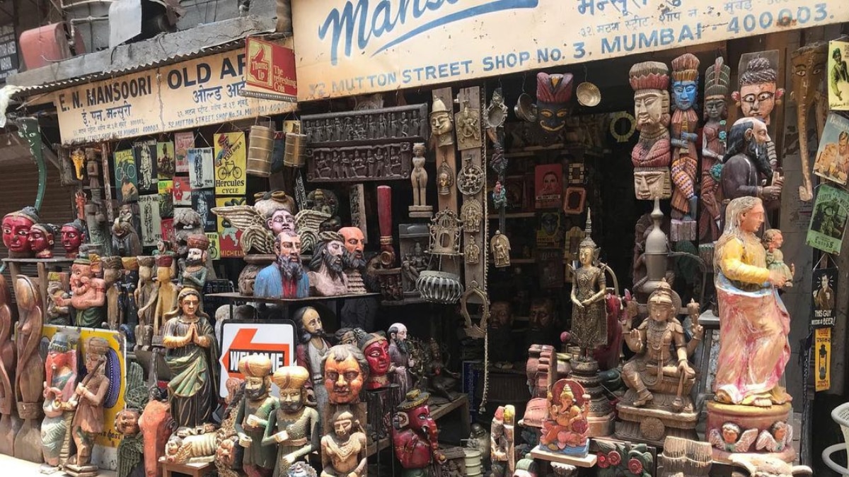 Explore India’s Vibrant Markets: From Dilli Haat To Chor Bazaar