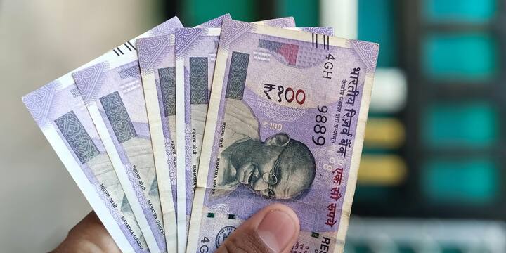 मालदीव: मालदीव की मुद्रा का नाम भी रुपया है. मालदीव में पर्यटन उद्योग बहुत विकसित है और यहां भारतीय रुपया भी स्वीकार किया जाता है.