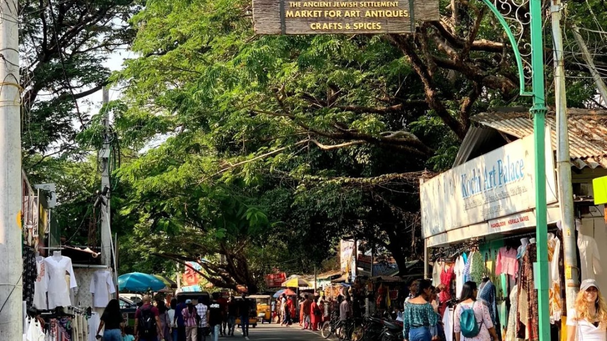 Explore India’s Vibrant Markets: From Dilli Haat To Chor Bazaar