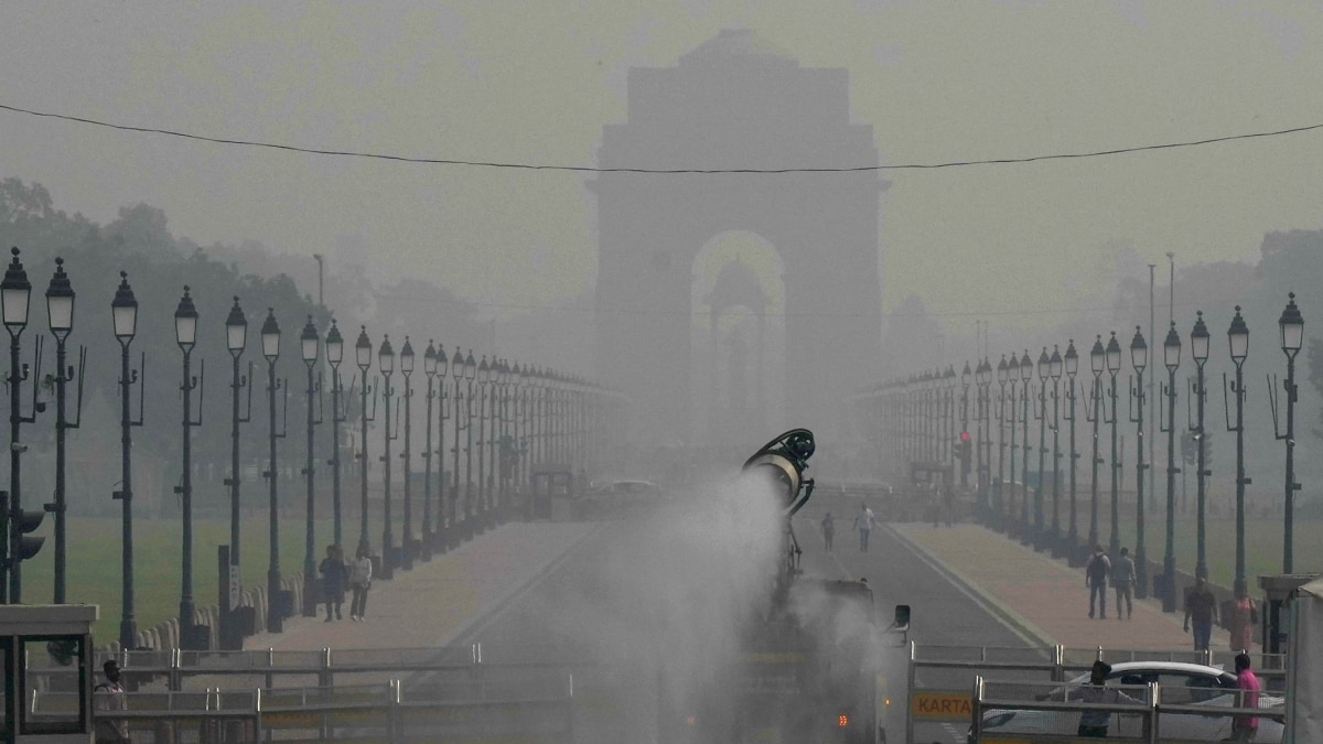 सावधान! दिल्ली में कंपाने वाली ठंड से पहले खतरे की घंटी, AQI 600 के पार 