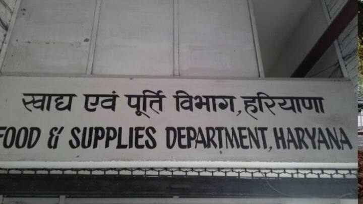 खाद्य आपूर्ति विभाग की ओर से सभी राशन कार्ड धारकों को ई केवाईसी करवाने के लिए भी निर्देश जारी कर दिए गए हैं. जो राशन कार्ड धारक ई-केवाईसी नहीं करवाएगा उसका नाम राशन कार्ड से कैंसिल कर दिया जाएगा.