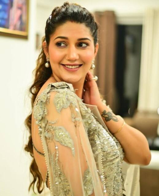 ਪੰਜਾਬੀ ਜਗਤ ਦੇ ਨਾਮੀ ਗਾਇਕ ਬੱਬੂ ਮਾਨ ਵੱਲੋਂ ਸਪਨਾ ਅਤੇ ਵੀਰ ਸਾਹੂ ਦੇ ਬੱਚੇ ਦਾ ਨਾਮਕਰਨ ਕੀਤਾ ਗਿਆ ਹੈ।