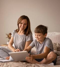 ਜਾਣੋ ਕੀ ਹੈ Plastic Wrap Parenting! ਬੱਚੇ ਦੇ ਪਾਲਣ-ਪੋਸ਼ਣ ਲਈ ਕਿਤੇ ਤੁਸੀਂ ਤਾਂ ਨਹੀਂ ਕਰ ਰਹੇ ਆਹ ਗਲਤੀਆਂ