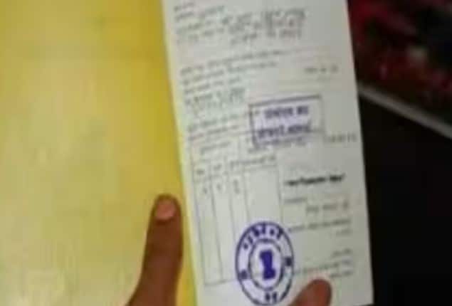 ભારતમાં દેશના વિવિધ રાજ્યોની રાજ્ય સરકારો પોતપોતાના રાજ્યોના લોકોને રાશન કાર્ડ જારી કરે છે. દેશના ગરીબ અને જરૂરિયાતમંદ લોકોને રેશન કાર્ડ આપવામાં આવે છે. જેથી તેઓને યોજનાઓનો લાભ મળી શકે.