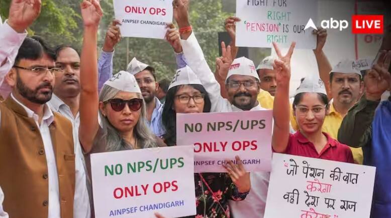 All india nps employees federation protest in jantar mantar to restore old pension scheme  OPS: જૂની પેન્શન સ્કીમ પર કેંદ્ર સરકારની મુશ્કેલી વધી! દિલ્હીમાં ભેગા થયા હજારો સરકારી કર્મચારી 