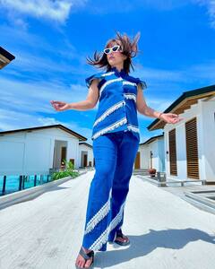 Hina Khan Pics: मालदीव के बीच पर हिना खान ने लगाया ग्लैमर का तड़का, शॉर्ट ड्रेस पहन यूं इठलाती दिखीं एक्ट्रेस