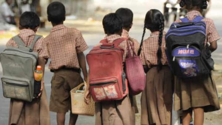 इस योजना के अलावा प्रधानमंत्री विद्यालक्ष्मी योजना. इसके तहत भारत सरकार देश के गरीब जरूरतमंद और होनहार छात्रों को उच्च शिक्षा के लिए लोन देती है. भारत में बहुत से छात्र जो पैसों की तंगी के चलते अपनी पढ़ाई जारी नहीं रख पाते.