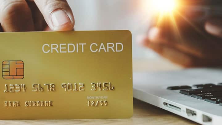 लेकिन मिनिमम अमाउंट ड्यू भरने से आपको नुकसान होता है. इसमें आप जो अमाउंट भरते हैं उसके बाद बचे हुए अमाउंट पर आपको 3% से 4% तक मंथली इंटरेस्ट एक्स्ट्रा देना होता है. यानी साल भर में 30% से लेकर 40% तक एक्स्ट्रा ब्याज देना होता है.