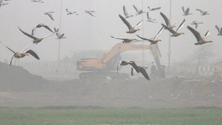 ফের পূর্বাভাস মিলিয়ে ধীরে ধীরে পারদ নামছে কলকাতা-সহ বঙ্গে।মাসের শেষ হওয়ার আগেই রাত ও সকালে পাখা অফ করতে হচ্ছে।