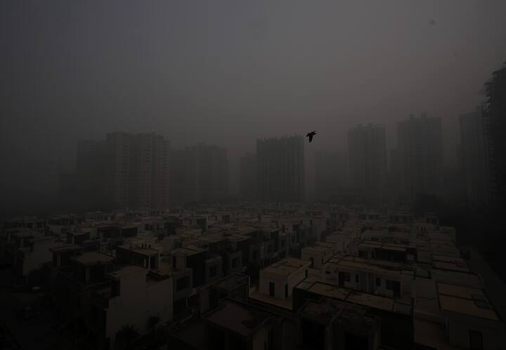 A blanket of smog covers a part of Greater Noida, on Monday, Nov. 18, 2024. (Source: PTI)