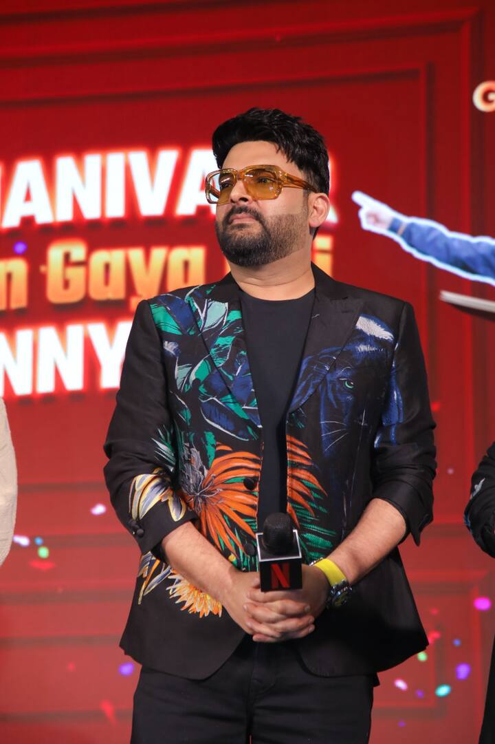 With a mic in hand, he entertained the crowd with an impromptu performance that sent the audience into a frenzy.