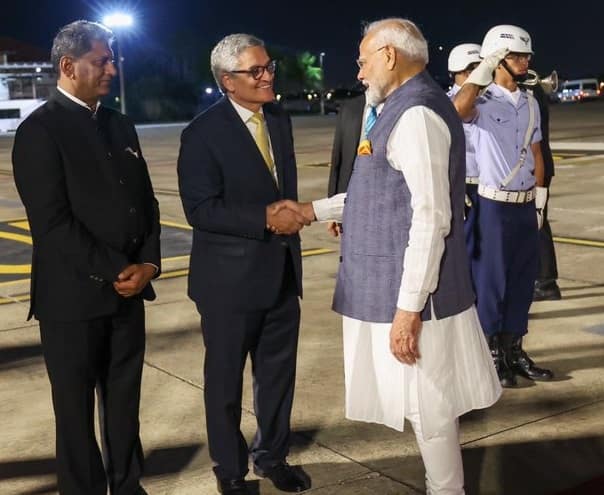 G20 Summit: નાઇજીરિયા બાદ જી-20 સમિટ માટે બ્રાઝિલ પહોંચ્યા PM મોદી, કરાયું ભવ્ય સ્વાગત PM Modi Arrives In Brazil To Attend G20 Summit G20 Summit: નાઇજીરિયા બાદ જી-20 સમિટ માટે બ્રાઝિલ પહોંચ્યા PM મોદી, કરાયું ભવ્ય સ્વાગત