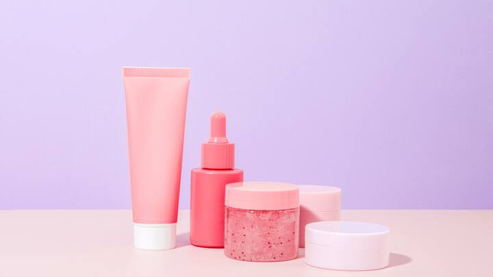 4. Night Cream: At night, it is time for the skin to assist in the healing process. And therefore apply a good nourishing vitamin and moisture rich cream before bed so as every morning your skin is not the same but is soft and radiant. (Image source: Canva)
