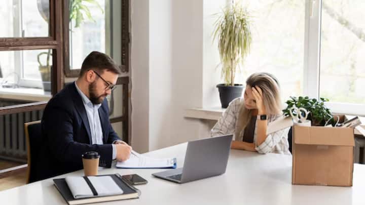 म्यूजिक इंस्ट्रूमेंट कंपनी के सीईओ ने स्लैक मैसेज के जरिए अपने कर्मचारियों से कहा,