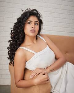 Faria Abdullah : హాట్​ ఫోటోషూట్ చేసిన ఫరియా అబ్దుల్లా.. హాట్ హైదరాబాద్ ఛాయ్​లా ఉన్నావంటోన్న ఫ్యాన్