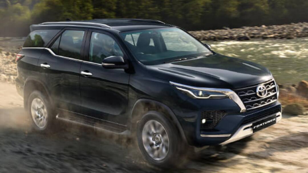 Toyota Fortuner Sales Report 2024 October Month Most Selling SUV India Specifications know here कीमत इतनी ज्यादा फिर भी Toyota Fortuner पर क्यों फिदा हैं लोग? लगातार बढ़ रही बिक्री