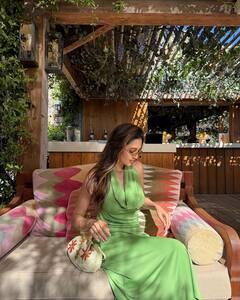 Neha Shetty : బాడీ కాన్ డ్రెస్​లో బాస్ లేడీ వైబ్స్ ఇస్తోన్న నేహా శెట్టి.. స్టైలిష్​ ఫోజులిచ్చిన హీరోయిన్