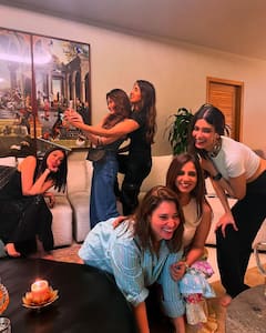 संडे नाइट में तमन्ना भाटिया ने मचाया गर्ल गैंग के साथ धमाल, राशा थडानी ने क्यूटनेस से लूटी महफिल