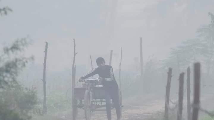 भारत मौसम विज्ञान विभाग (IMD) के ताजा पूर्वानुमान के मुताबिक, अगले पांच दिनों के दौरान उत्तर-पश्चिमी भारत के ज्यादातर जगहों पर न्यूनतम तापमान में 2-3 डिग्री सेल्सियस की गिरावट आने की संभावना है.